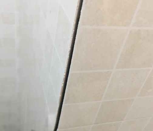 南岔瓷砖空鼓维修公司分享阳台瓷砖脱落的修复过程可以分为以下几个步骤