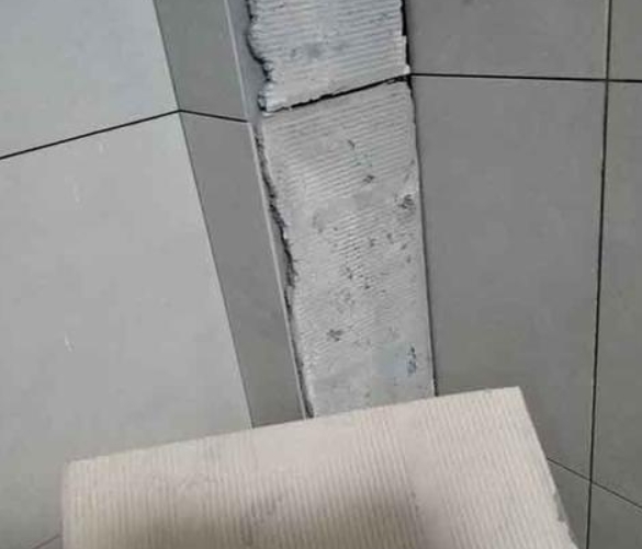 南岔瓷砖空鼓维修公司分享下厨房瓷砖脱落的补救措施。